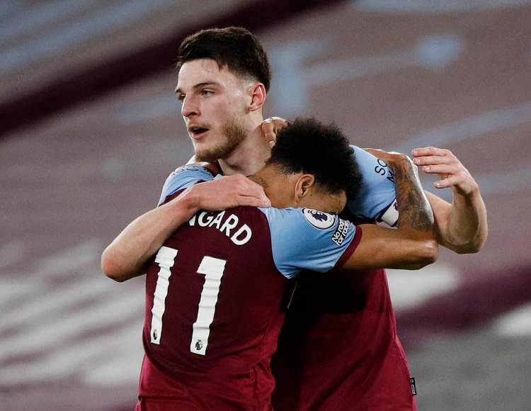 吉鲁帽子戏法助阿森纳3-0胜奥林匹亚科斯晋级欧冠16强