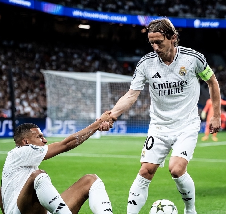 铃木一朗在 2017 年击出生涯第 3089 支安打，超越落合博满成为日籍历史第一人