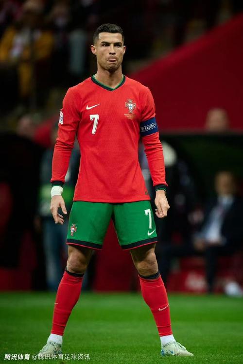 1-1！曼联又栽了：阿莫林打倒数第3连换4防守球员 5轮1胜跌至第8