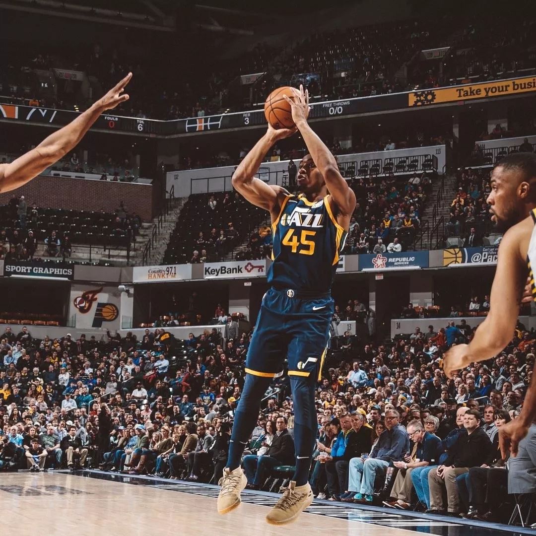 威少15+10率队终结7连败，死神怒火唤不醒小贾，火箭三星空砍73分