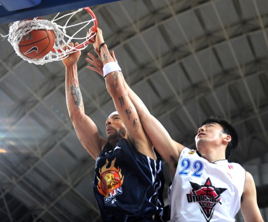 NBA：东契奇率队逆转掘金