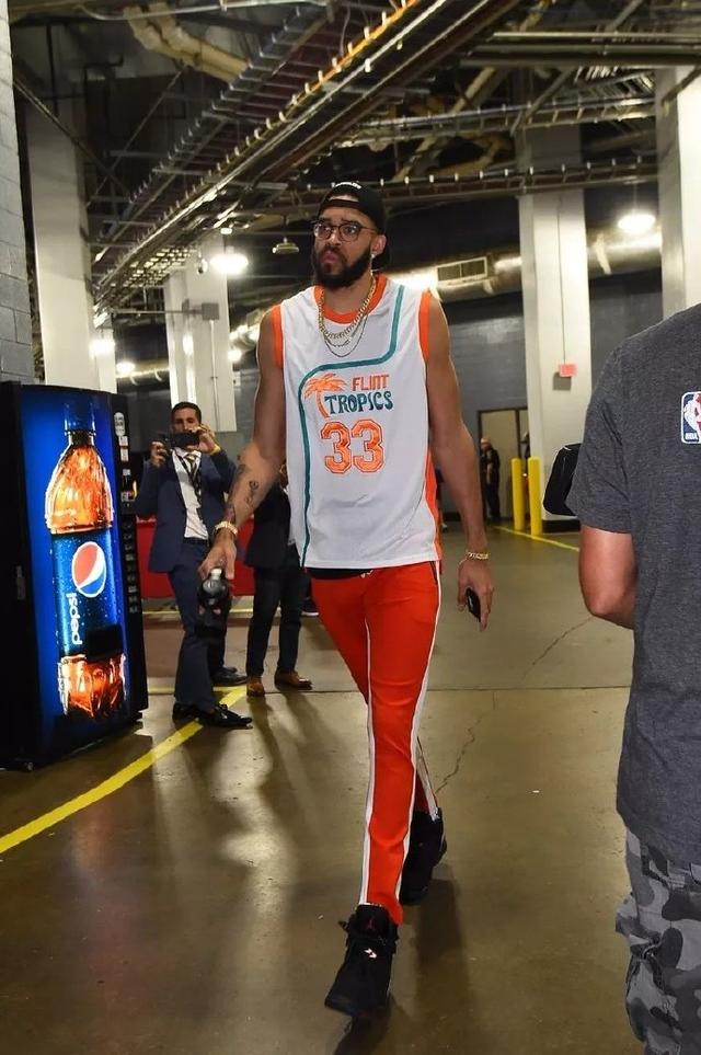 欧文：唯一担心的是库尼亚的脾气，毕竟队里已经有一个B费了